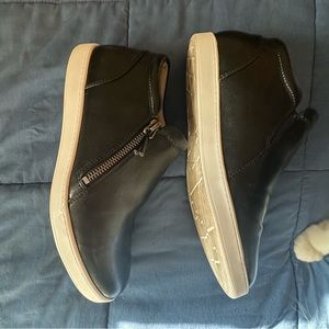 Life Stride Zipper Sneakers